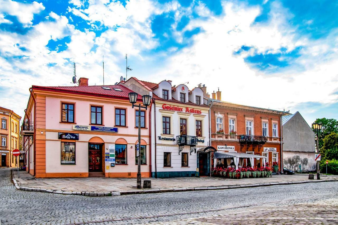 Gosciniec Asticus Acomodação com café da manhã Jarosław Exterior foto